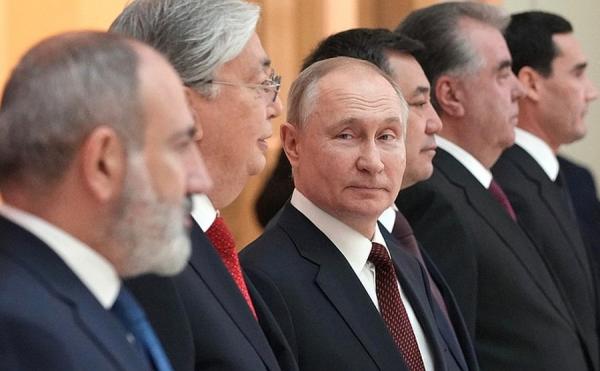 фото: kremlin.ru |  Дождались. Путин подписал важный закон о пенсиях