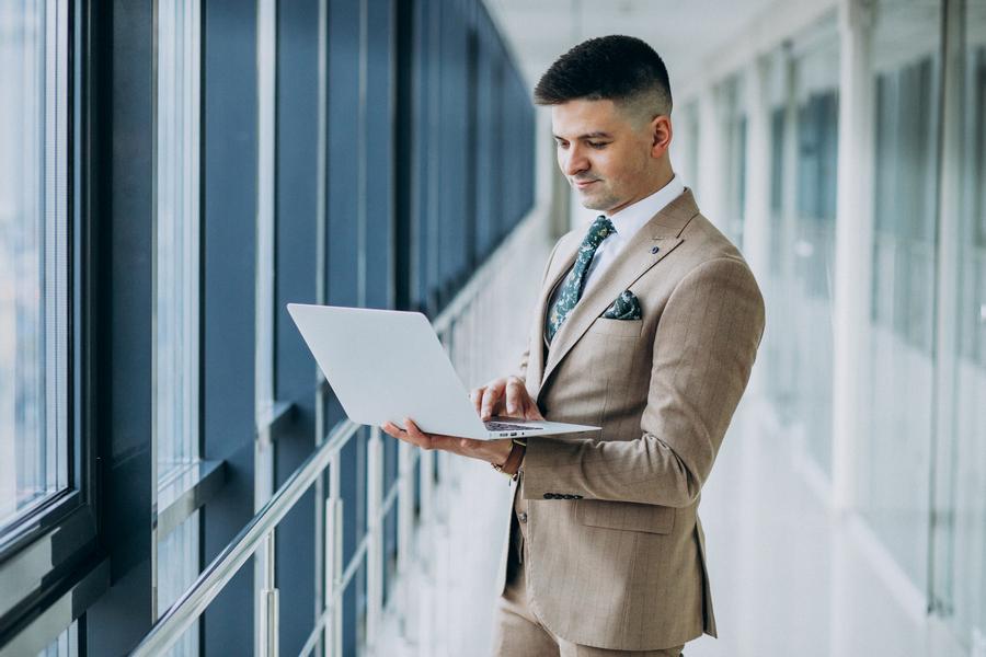 Помощник бизнес брокера. Avatar handsome Business.