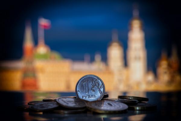 фото: stock.adobe.com |  Все из-за доллара. Центробанк объяснил девальвацию рубля в июне