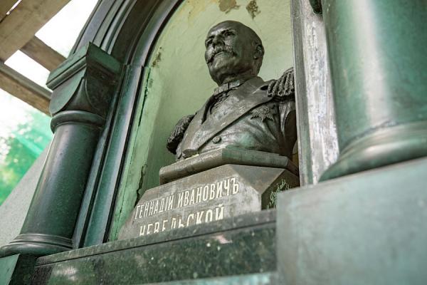 фото: А. Котлярова/vlc.ru |  Во Владивостоке памятник адмиралу Геннадию Невельскому отреставрируют до начала ВЭФ