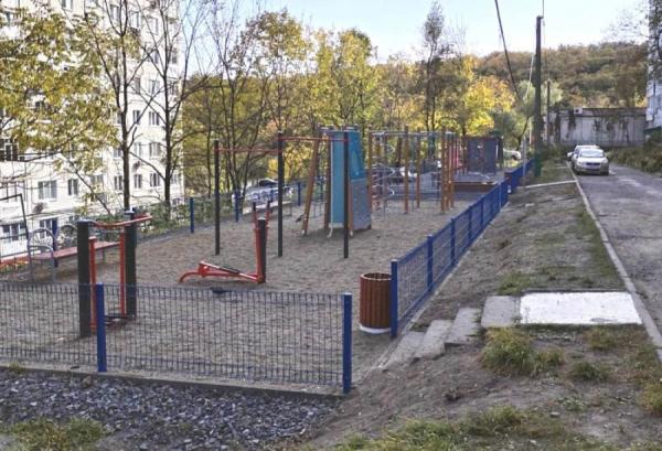 фото: vlc.ru |  Детские площадки, видеонаблюдение, скверы и многое другое смогли сделать ТОСы Владивостока