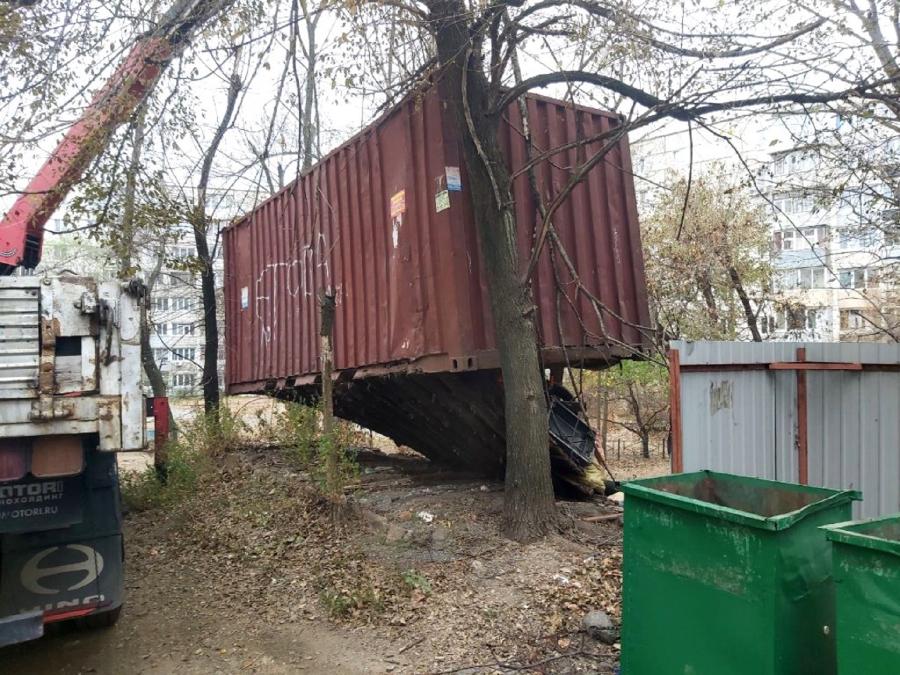 Во Владивостоке продолжается снос незаконных гаражей