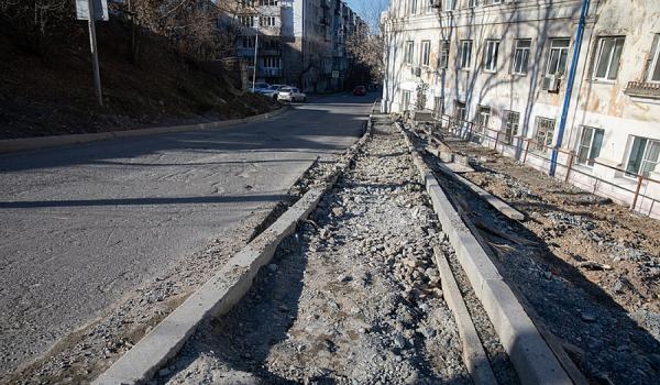фото: А. Котлярова/vlc.ru |  В мэрии Владивостока объявили список дорог, которые отремонтируют по нацпроекту в 2024 году