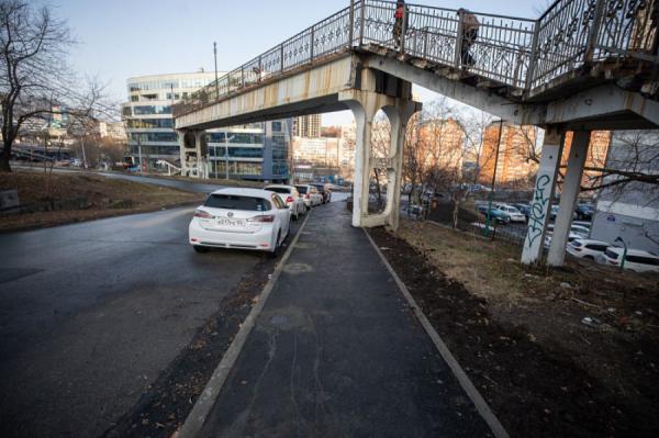 фото: Анастасия Котлярова/ vlc.ru |  Во Владивостоке отремонтировали дороги и тротуары по наказам депутатов