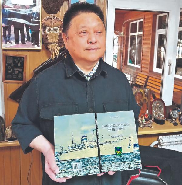 фото: предоставил В. Пак |  Валентин Пак: «Мир подобен книге»