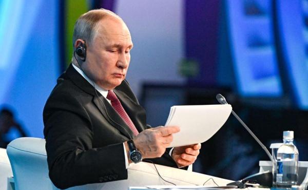 фото: kremlin.ru |  Указ уже подписан. Путин ввел выплату для россиян в размере 75 000 рублей. Кто в списках