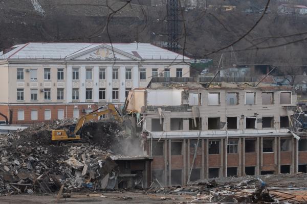 фото: Е. Буйвол/KONKURENT |  Во Владивостоке сносят пивзавод «Ливония»: чем он знаменит?