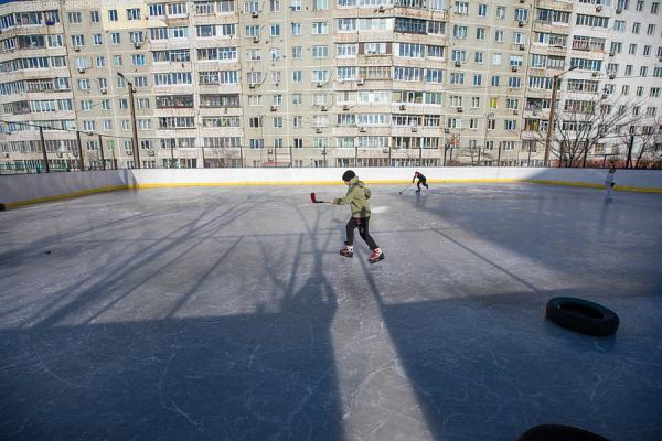 фото: А. Котлярова/vlc.ru |  Мэрия Владивостока запускает сезон катков и хоккейных коробок
