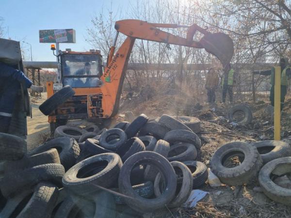 фото: vlc.ru |  Свыше 138 тонн всего за неделю. Городские службы продолжают очищать город от мусора