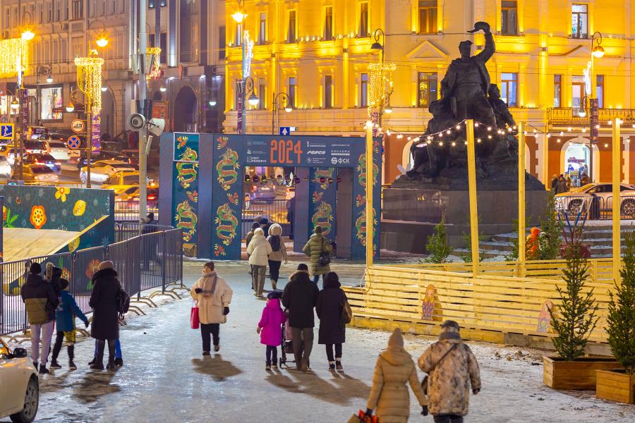 ВМТП подарил Владивостоку каток на центральной площади