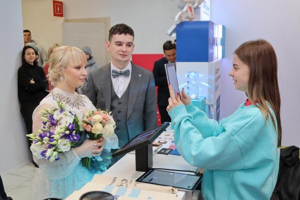 фото: пресс-служба ВТБ |  ВТБ помог организовать первую свадьбу с использованием биометрии
