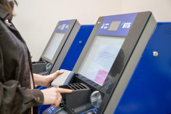 фото: пресс-служба ВТБ |  Владельцы бизнес-карт ВТБ могут пополнять расчетные счета в банкоматах Почта Банка