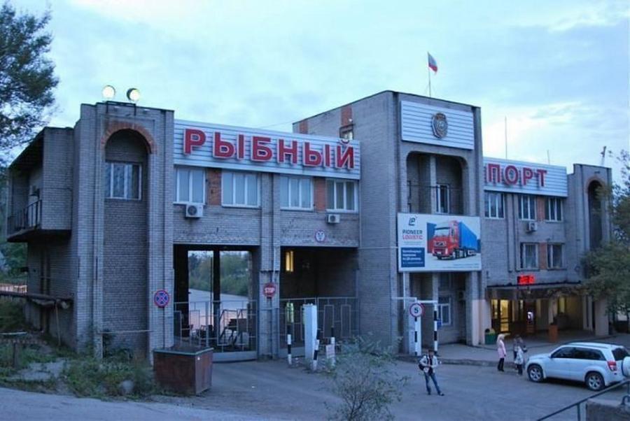 Экс-губернатор Приморья лично «приплыл» в рыбный порт Владивостока