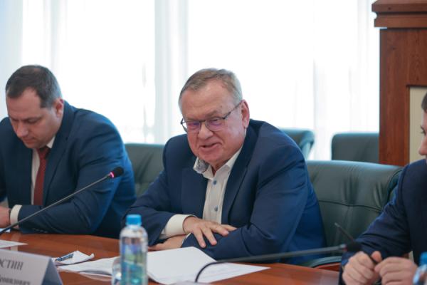 primorsky.ru |  Губернатор Приморья провел рабочую встречу с президентом – председателем правления ВТБ