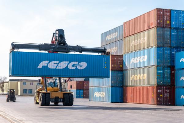 Фото: пресс-служба FESCO |  FESCO ускорила на 36% обработку контейнерных поездов на Универсальном терминале ВМТП