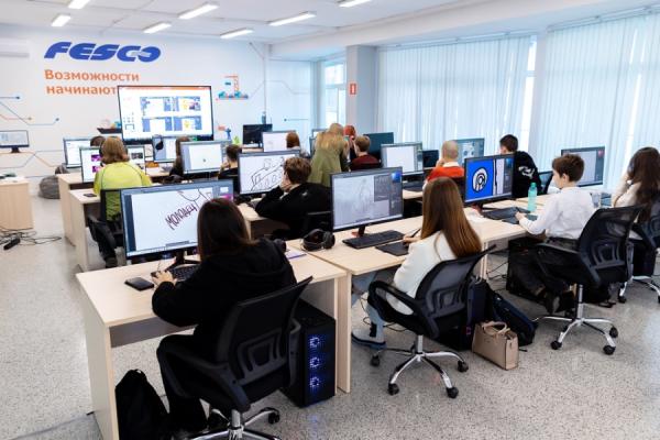 пресс-служба FESCO |  FESCO запускает новый поток бесплатного обучения школьников IT-навыкам