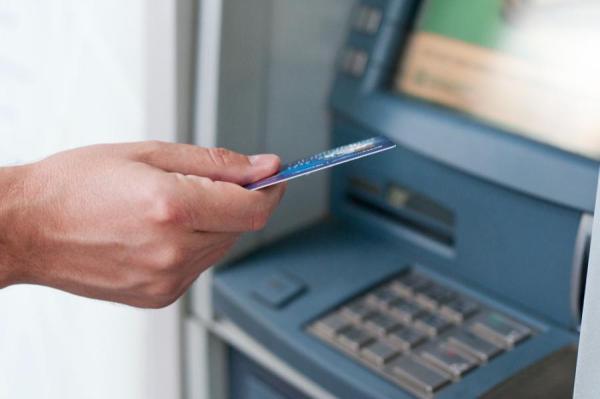 Фото: freepik.com |  Каждого, кто снимает деньги с карты в банкомате, может ждать такая неприятная ситуация