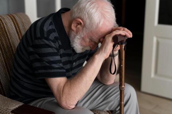 Фото: freepik.com |  Остались без пенсии. Теперь миллионы пожилых россиян обречены работать