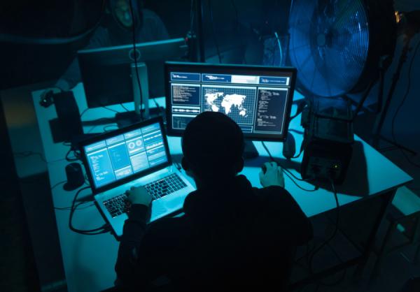 shutterstock |  Почти половина хакерских атак на предприятия Приморья совершается в нерабочее время