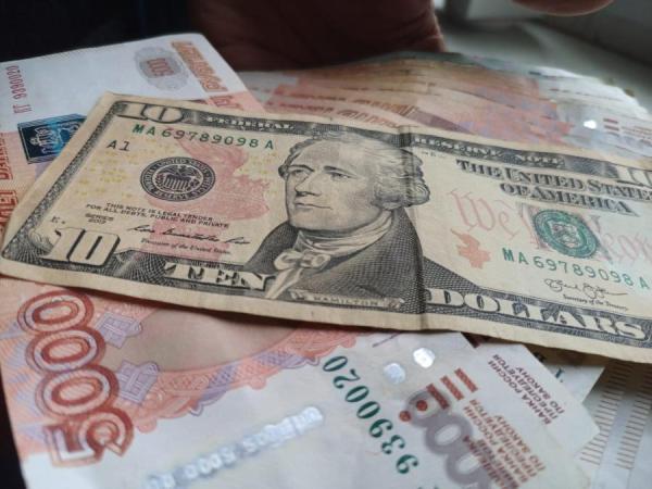 фото KONKURENT |  Китайские банки прощаются с долларами в России. Что натворили США
