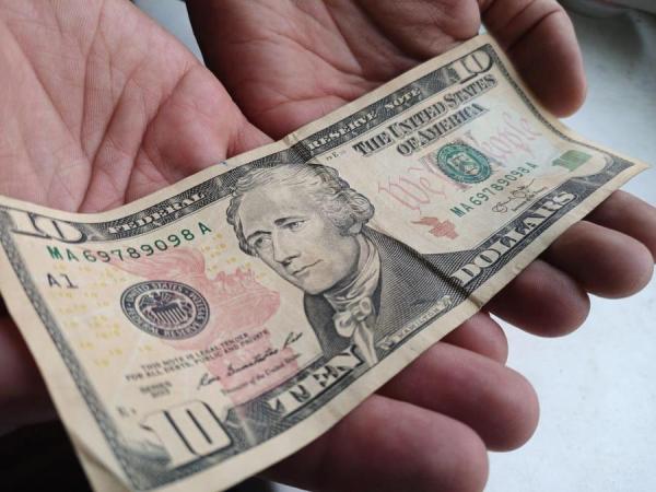 Конец эпохи доллара? Эксперты оценили обратную сторону санкций