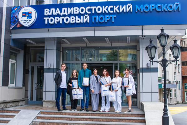 пресс-служба FESCO |  Старшеклассники Владивостока стали первыми участниками программы FESCO по трудоустройству несовершеннолетних