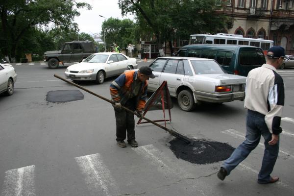 Минусовые маневры дорожников. Как можно закатывать асфальт