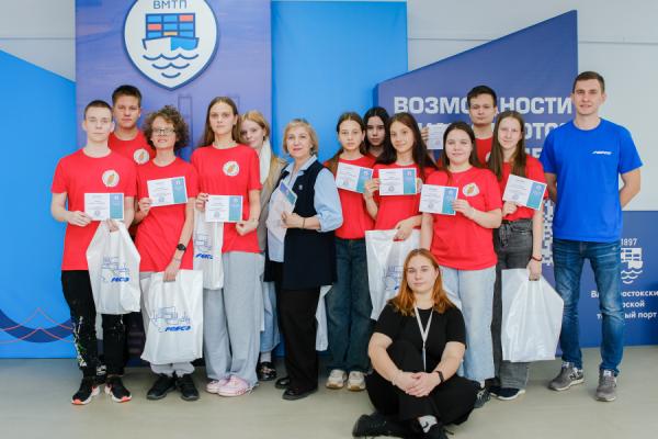 пресс-служба FESCO |  Образовательная смена от FESCO, «Сириус. Приморье» и МГУ им. Невельского объединила школьников из 6 населенных пунктов Приморского края