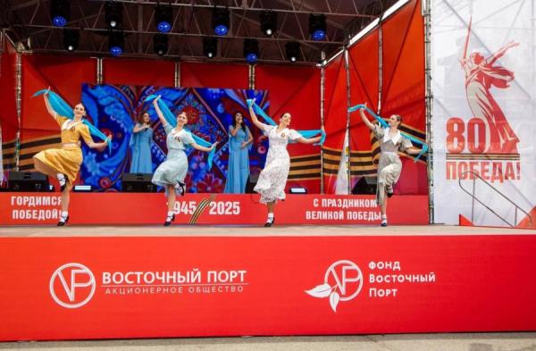 пресс-служба АО «Восточный Порт» |  «Восточники» и жители Врангеля масштабно отпраздновали День Победы