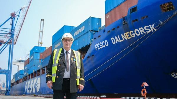 пресс-служба FESCO |  FESCO исполнила мечту ветерана пароходства вернуться во Владивосток