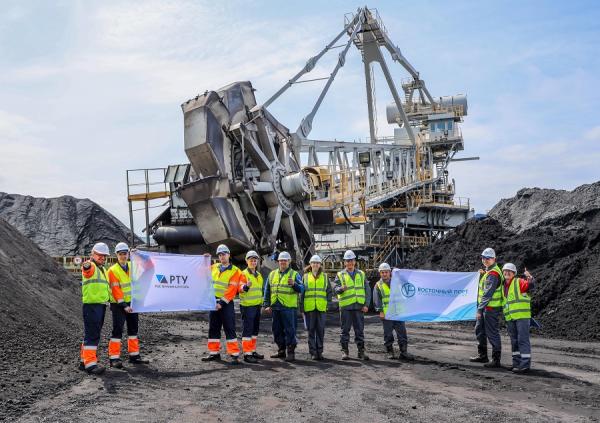 пресс-служба АО «Восточный Порт» |  В «Восточном Порту» прошли первые в своем роде соревнования среди операторов реклаймеров