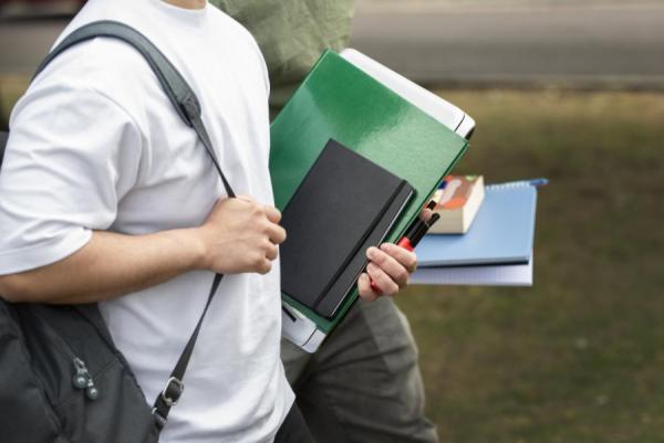 Фото: freepik.com |  Адское лето абитуриентов. За бортом вузов оказались многие – дальше будет хуже?