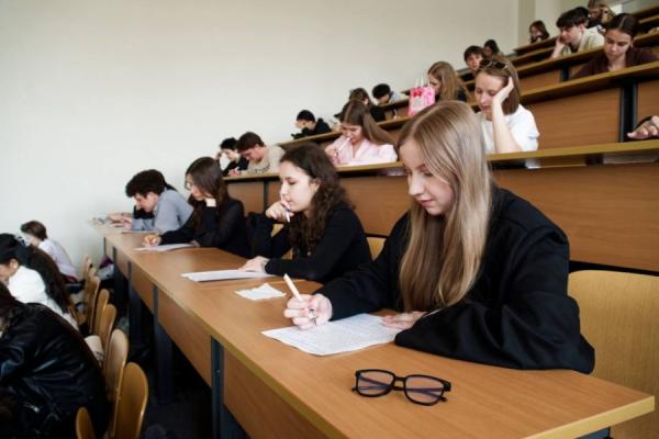 фото: телеграм-канал ДВФУ |  Вот и все. На бюджетное место в вузе теперь можно не надеяться