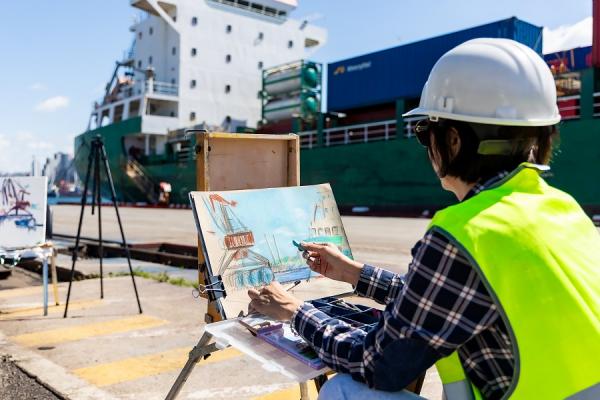 пресс-служба FESCO |  Порт в красках: в ВМТП прошел пленэр для художников из пяти городов России