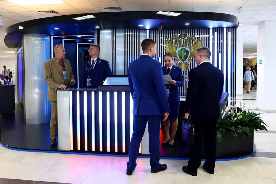 На ВЭФ-2025 начал работать стенд Генпрокуратуры РФ