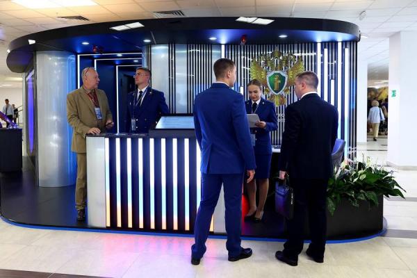 фото: Генпрокуратура РФ |  На ВЭФ-2025 начал работать стенд Генпрокуратуры РФ