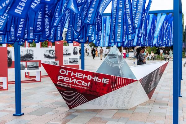 пресс-служба FESCO |  FESCO презентовала книгу «Огненные рейсы» и открыла одноименную выставку во Владивостоке