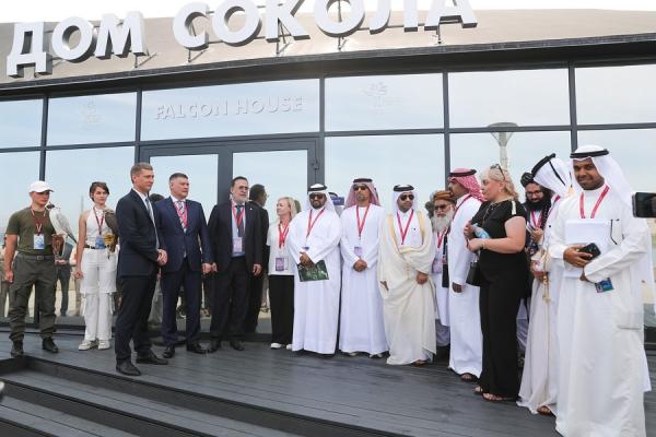 фото: фотобанк Росконгресса |  На «Улице Дальнего Востока» открылся павильон «Дом сокола»