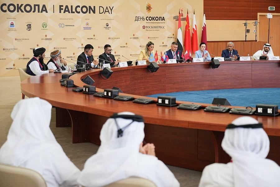 На ВЭФ-2025 обсудили результаты исполнения Рамочной декларации по сохранению кречета