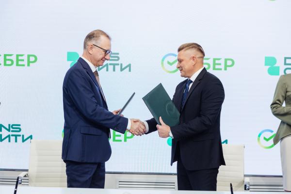 фото: пресс-центр Сбербанка |  Сбер и «ДНС Сити» подписали соглашение о цифровой трансформации