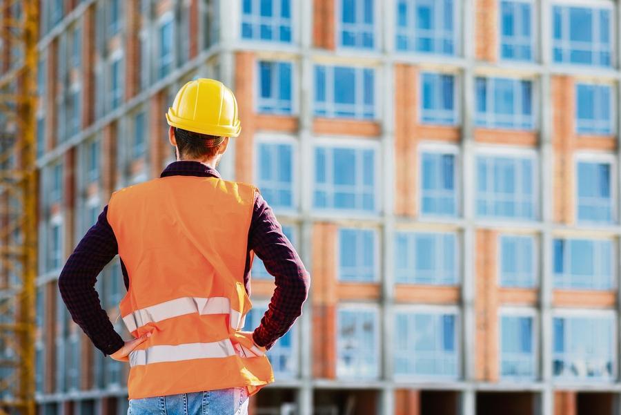 Кризис на рынке новостроек: девелоперы замораживают стройки