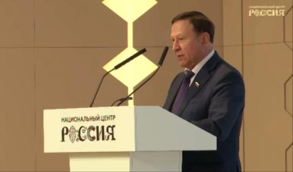 фото: наццентр "Россия" |  Александр Ролик: «Опыт наших добровольцев стал частью международного Арктического досье»