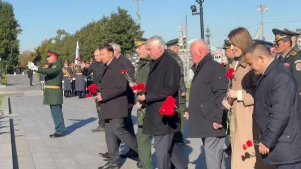 фото: пресс-служба СФ |  Сенаторы почтили память маршала Василевского