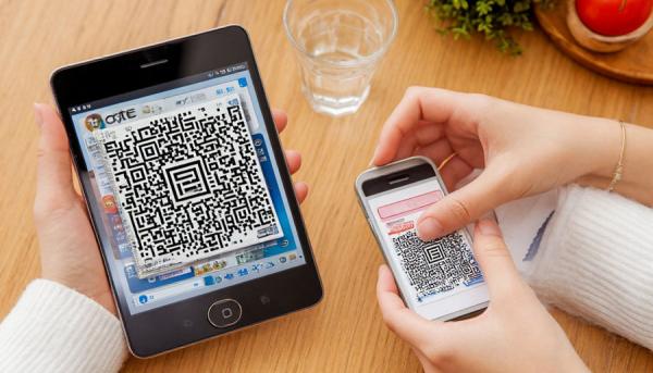 фото: KONKURENT.RU/Шедеврум |  В Приморье стремительно растет популярность оплаты по QR-коду и биометрии