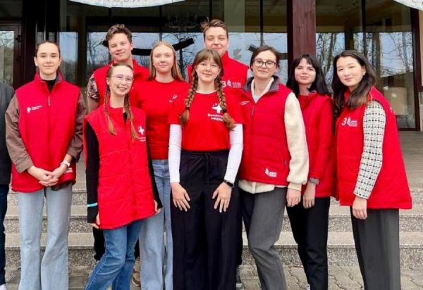 ДВФУ |  Волонтеры-медики ДВФУ оказали помощь жителям и гостям кампуса более 150 раз