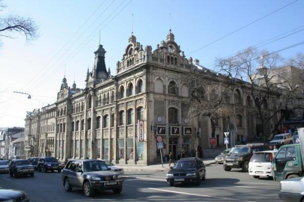 фото KONKURENT |  С владельцев «Владивостокского ГУМа» сдули банкротные долги