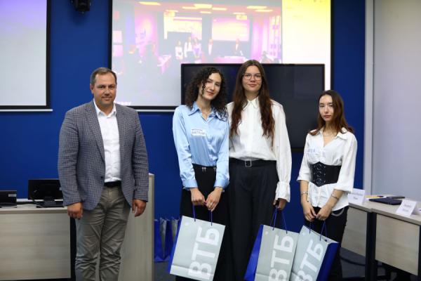 Пресс-служба ВТБ |  Экообразование и трансграничное сотрудничество: ВТБ подвел итоги кейс-чемпионата в ДВФУ