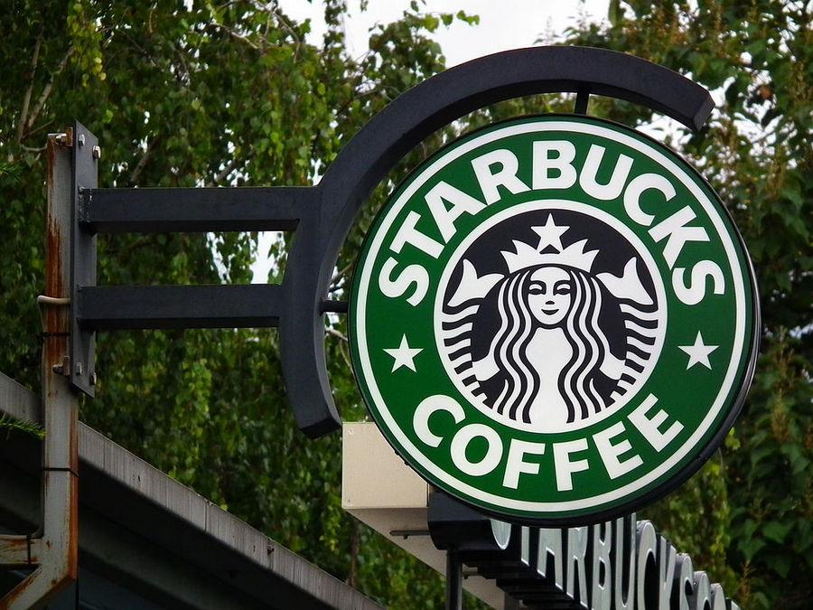 Starbucks зарегистрировал товарный знак в России. Дойдет ли сеть до Владивостока?