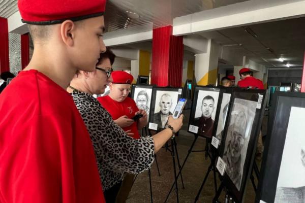 фото: primorsky.ru |  Вас не забудут: в Приморье открылась выставка памяти героев СВО