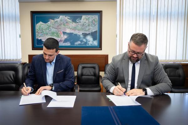 пресс-служба FESCO |  Владивостокский морской торговый порт продлил коллективный договор сразу на два года